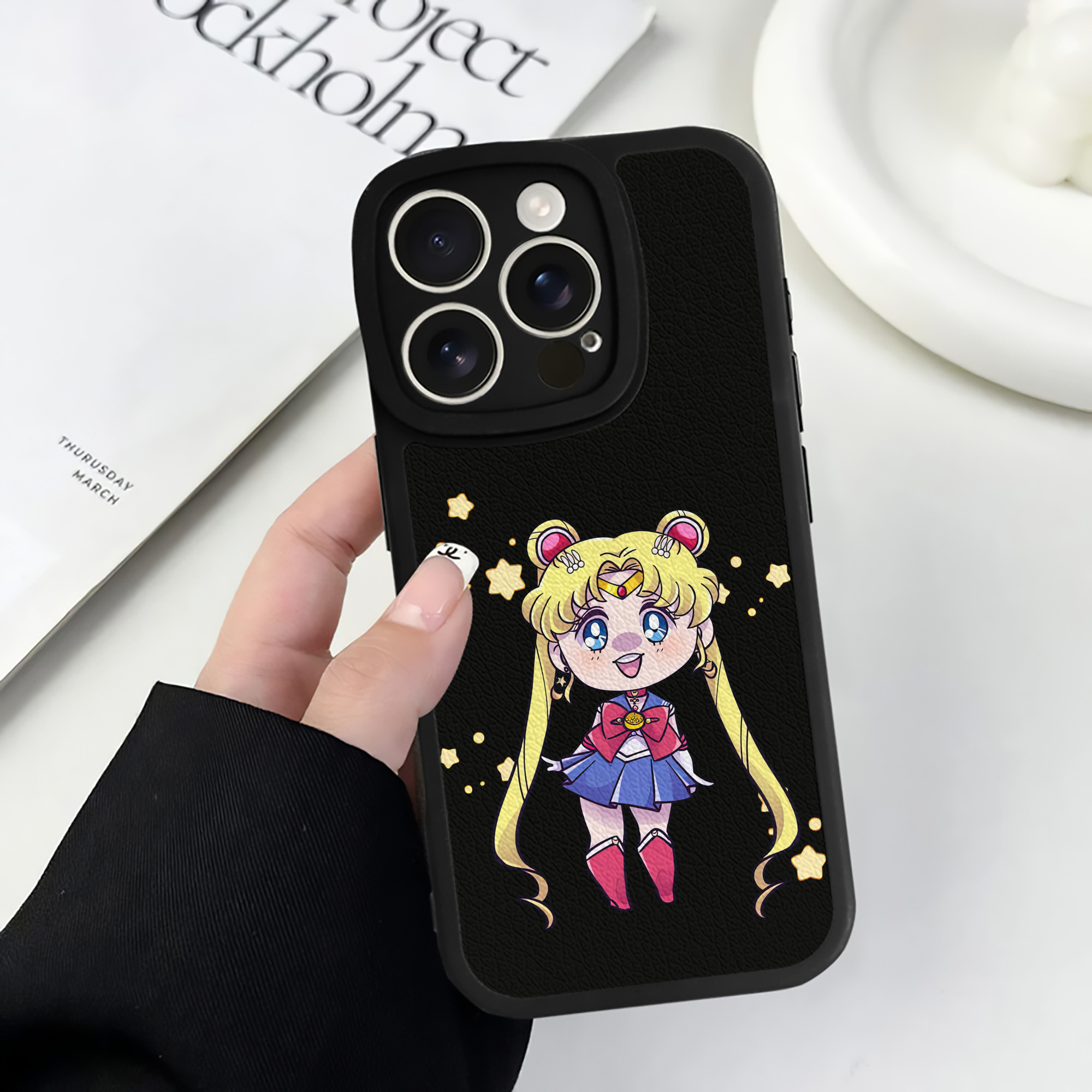 （画像用） 美少女戦士セーラームーン 月野 うさぎ つきの うさぎ Sailor Moon Tsukino Usagi 【iPhone 16シリーズ対応】シリコンスマホケース（レザー調） 材質：シリコン